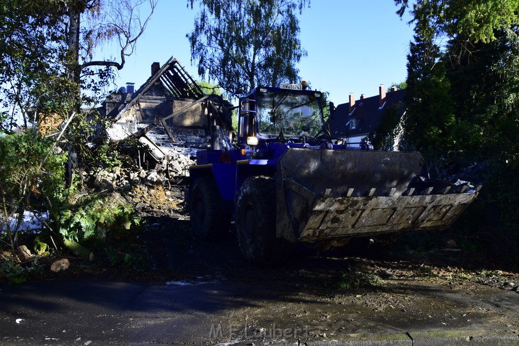 Grossfeuer Einfamilienhaus Siegburg Muehlengrabenstr P1279.JPG - Miklos Laubert